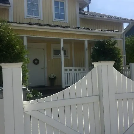 Rhodo Bed & Breakfast