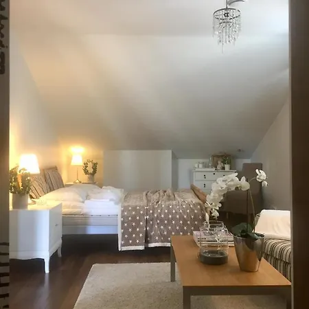 Rhodo Bed & Breakfast *